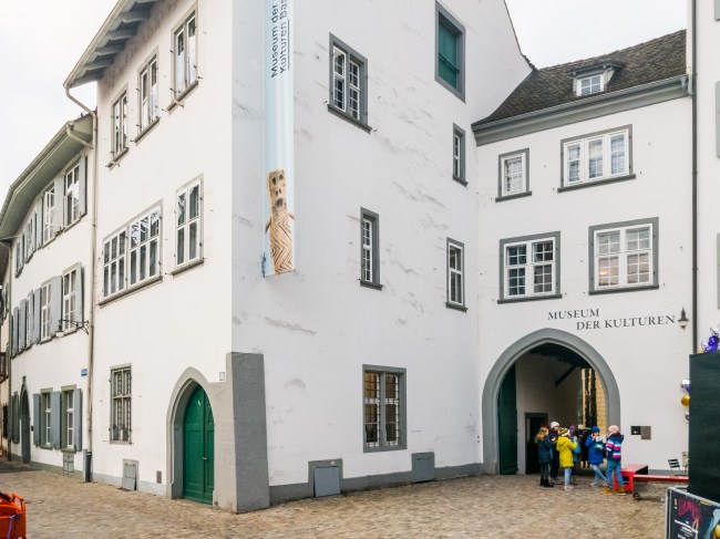9 Swiss Art Museums Receive Federal Funding To Study Objects From Cameroon
